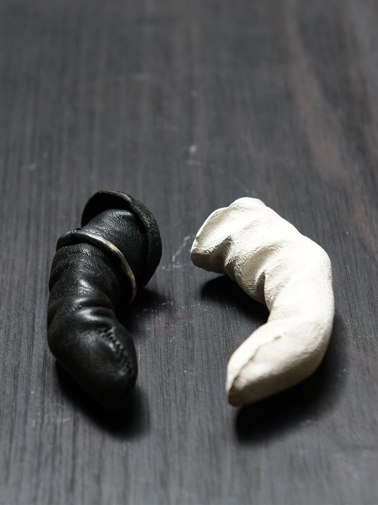 0.Hide Prosthetic Finger Ring Black