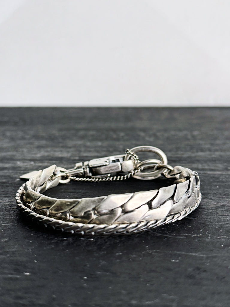 Goti BR1157 Bracelet