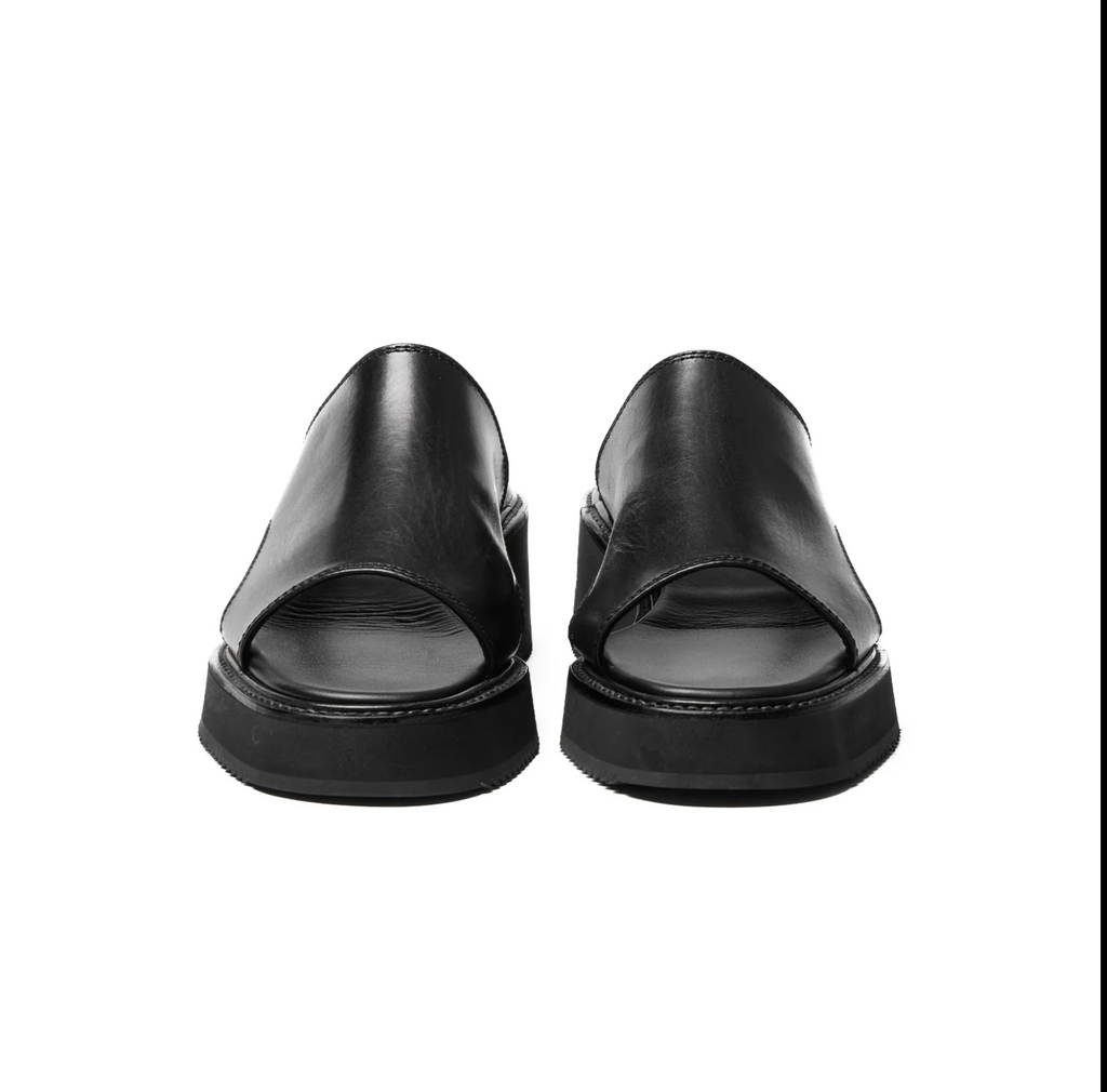 靴 JULIUS Edge Cut Leather Sandal Julius Edge Cut Leather Sandal – DARK WAVE