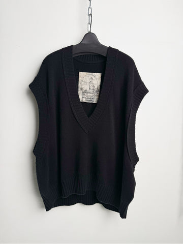 Ziggy Chen Sleeveless V Neck Sweater