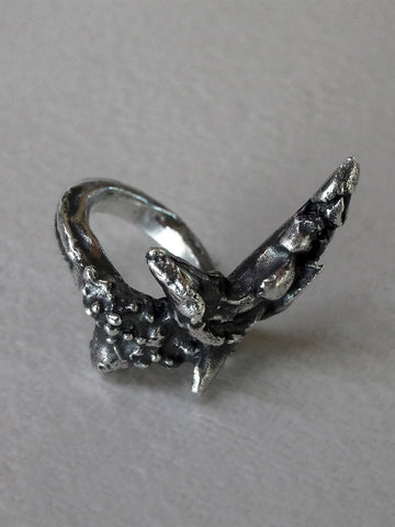 Blackmerle Claw Ring