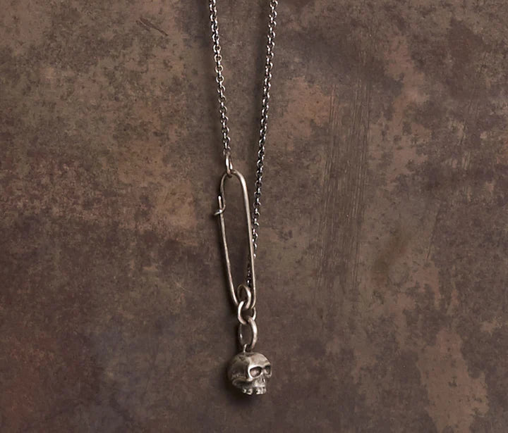 Werkstatt Munchen Fine Chain Safety Pin & Skull